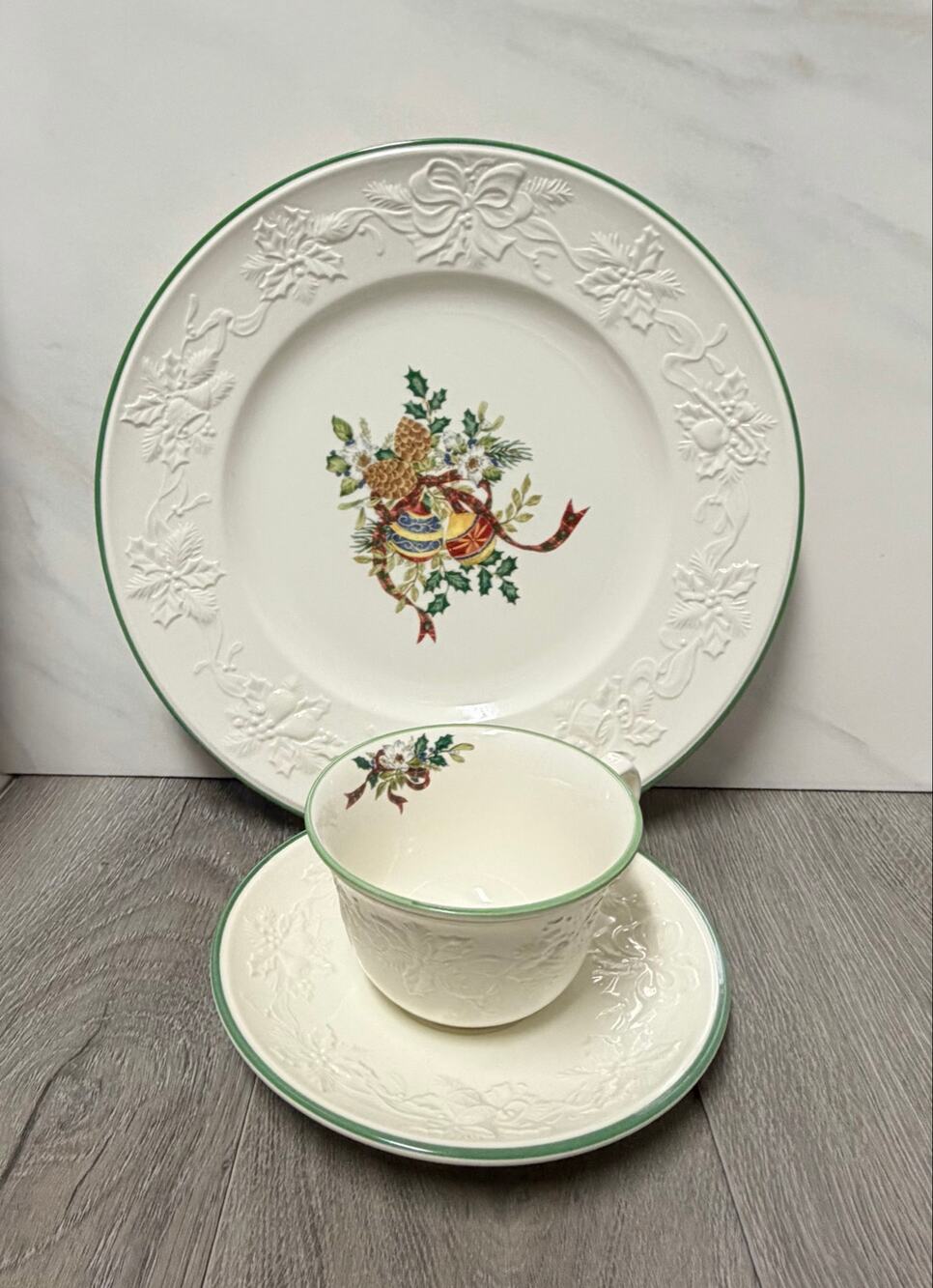 Vintage Mikasa Holiday Season 3-Piece Place Setting DB901 Stoneware Christmas